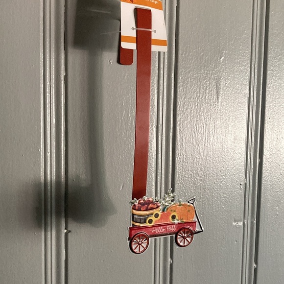 NWT- Fall Farmhouse- Metal- Hello Fall- Red Wagon & Pumpkins Wreath Hanger 🌻🍁 - Picture 10 of 16